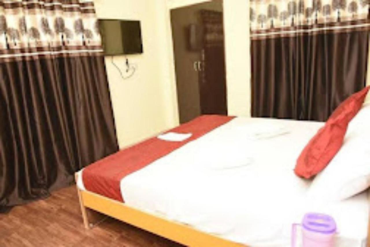 Goroomgo Paradise 3* Varanasi