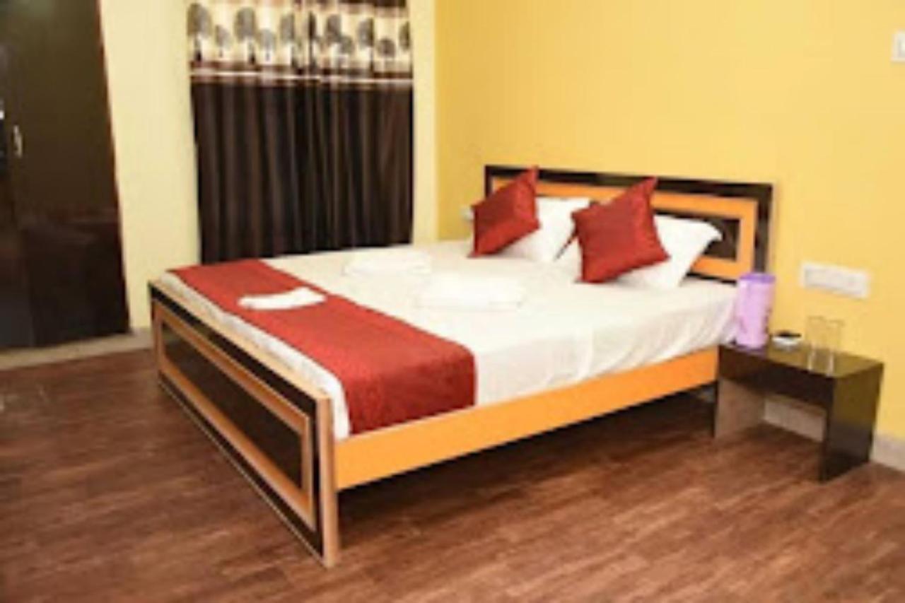 Goroomgo Paradise Hotel