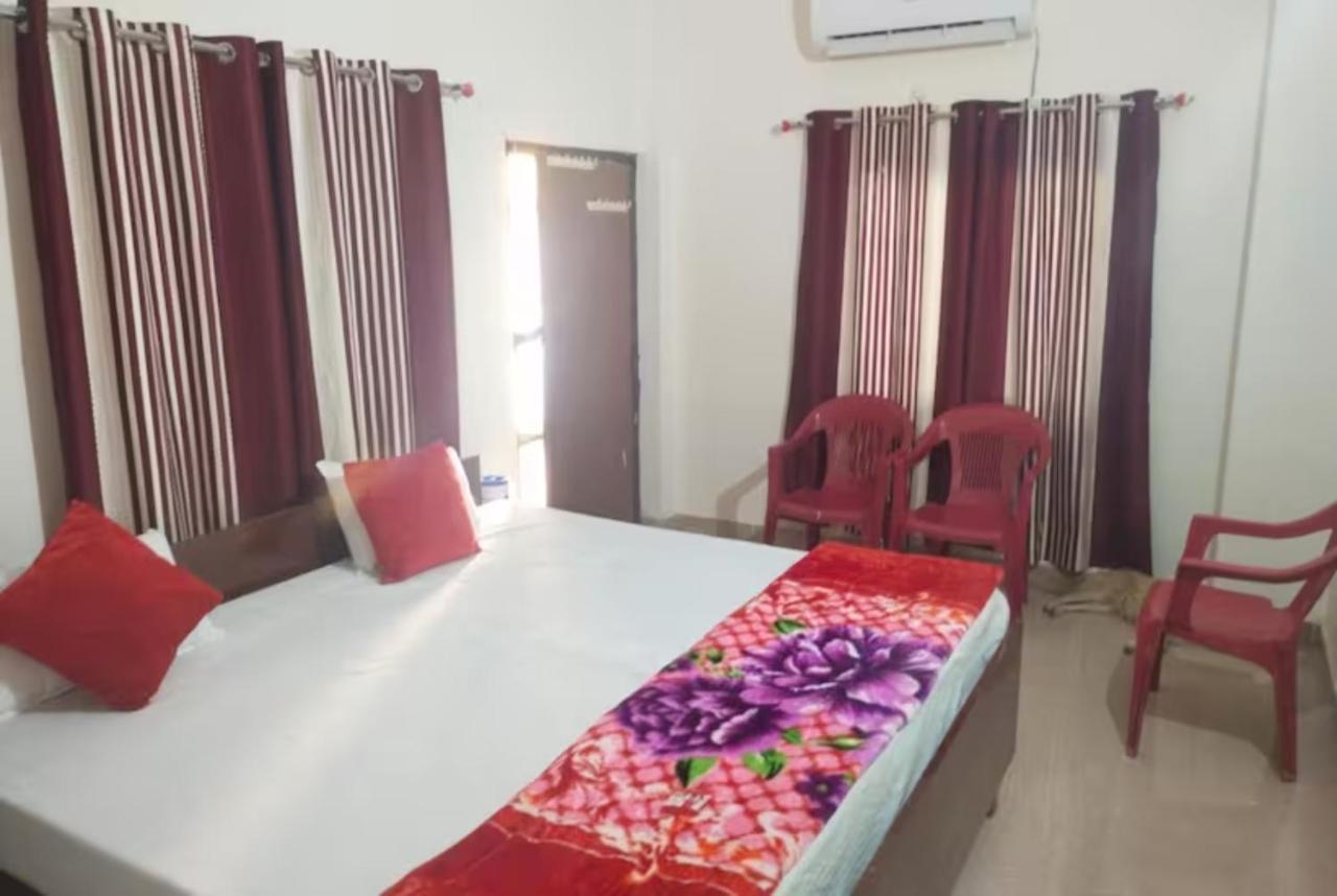 Goroomgo Paradise 3* Varanasi